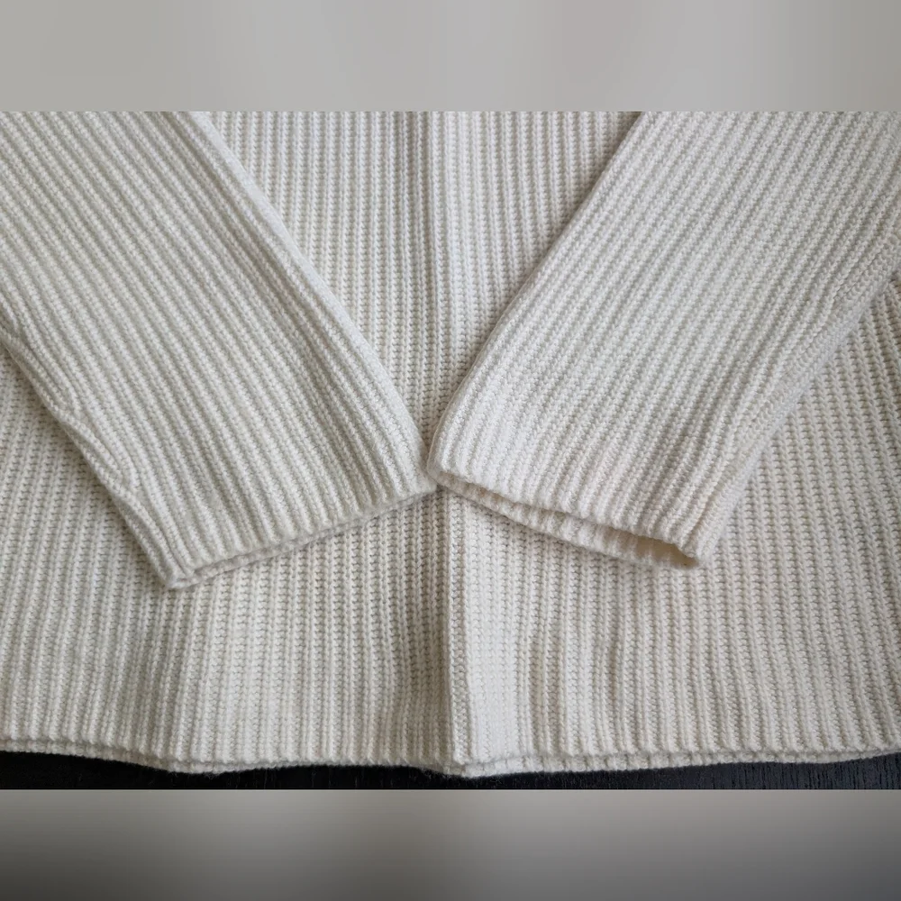 VINCE Ribbed Raglan Crew Sweater in Ivory - Picture 10 of 16